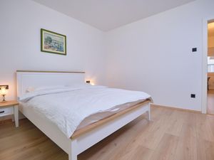 23562427-Ferienwohnung-4-Split-300x225-5