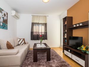 23942811-Ferienwohnung-4-Split-300x225-2