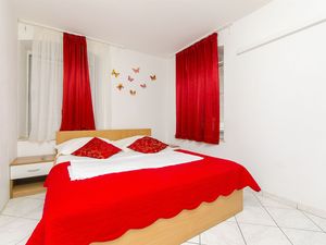 23940767-Ferienwohnung-5-Split-300x225-1