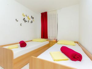 23940767-Ferienwohnung-5-Split-300x225-2