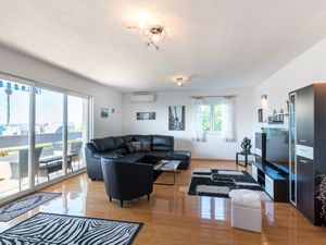 23941908-Ferienwohnung-5-Split-300x225-2