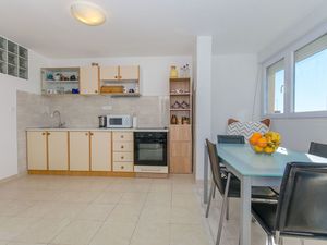 23942085-Ferienwohnung-4-Split-300x225-2