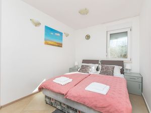 23945960-Ferienwohnung-3-Split-300x225-1