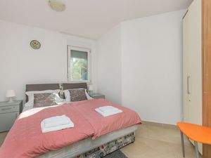 23945960-Ferienwohnung-3-Split-300x225-2