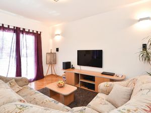 23732817-Ferienwohnung-6-Split-300x225-1