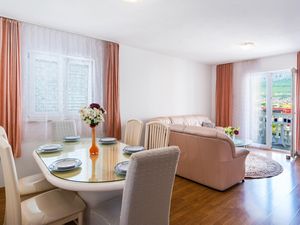 24000919-Ferienwohnung-7-Split-300x225-3