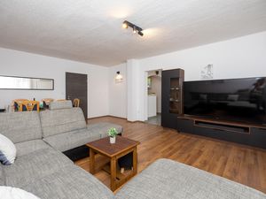 24003963-Ferienwohnung-8-Split-300x225-3