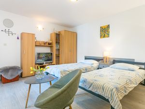 18923964-Ferienwohnung-2-Split-300x225-5