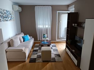 19071837-Ferienwohnung-4-Split-300x225-1