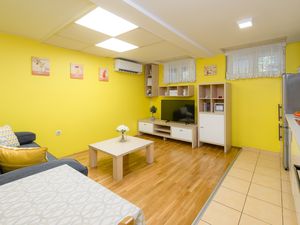 19309671-Ferienwohnung-4-Split-300x225-2