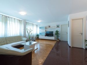 22388715-Ferienwohnung-4-Split-300x225-2