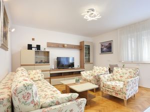 23332528-Ferienwohnung-5-Split-300x225-1