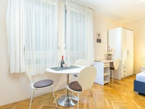 23675032-Ferienwohnung-2-Split-300x225-2