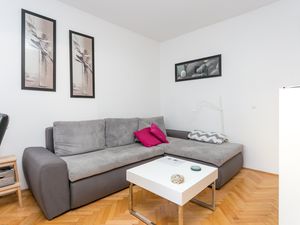 23870035-Ferienwohnung-4-Split-300x225-3