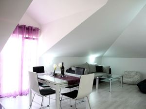 23973630-Ferienwohnung-5-Split-300x225-2