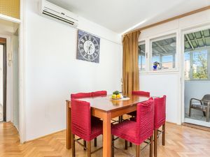 24006986-Ferienwohnung-9-Split-300x225-1