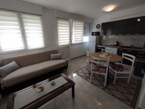 24016509-Ferienwohnung-4-Split-300x225-2