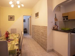 23927171-Ferienwohnung-8-Split-300x225-4