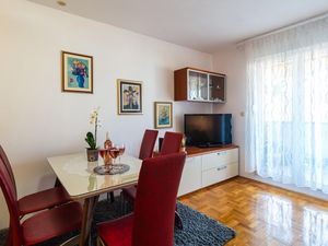 24018400-Ferienwohnung-5-Split-300x225-4