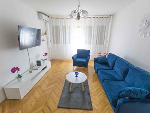 24034056-Ferienwohnung-5-Split-300x225-2