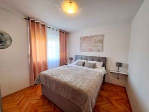 24034056-Ferienwohnung-5-Split-300x225-3