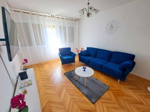 24034056-Ferienwohnung-5-Split-300x225-5