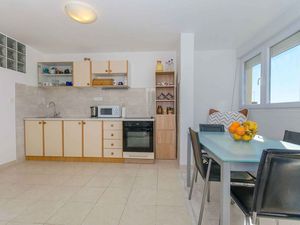 24034610-Ferienwohnung-4-Split-300x225-4