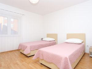 19205919-Ferienwohnung-5-Split-300x225-4