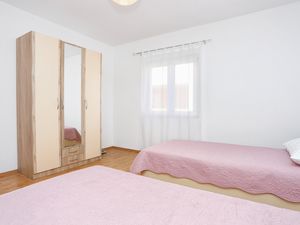 19205919-Ferienwohnung-5-Split-300x225-5