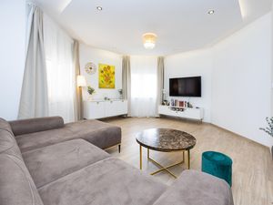 24043662-Ferienwohnung-4-Split-300x225-2