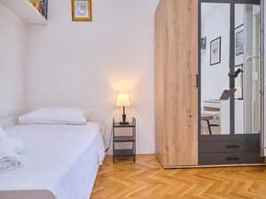 24050886-Ferienwohnung-4-Split-300x225-2