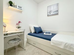 24018315-Ferienwohnung-4-Split-300x225-5