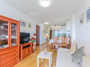 24057611-Ferienwohnung-2-Split-300x225-2