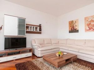 24057805-Ferienwohnung-4-Split-300x225-2