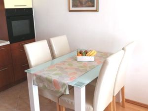 24057863-Ferienwohnung-4-Split-300x225-3