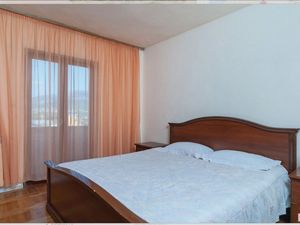 24058355-Ferienwohnung-8-Split-300x225-4