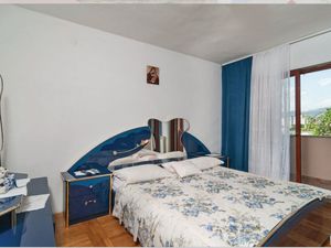 24058355-Ferienwohnung-8-Split-300x225-5