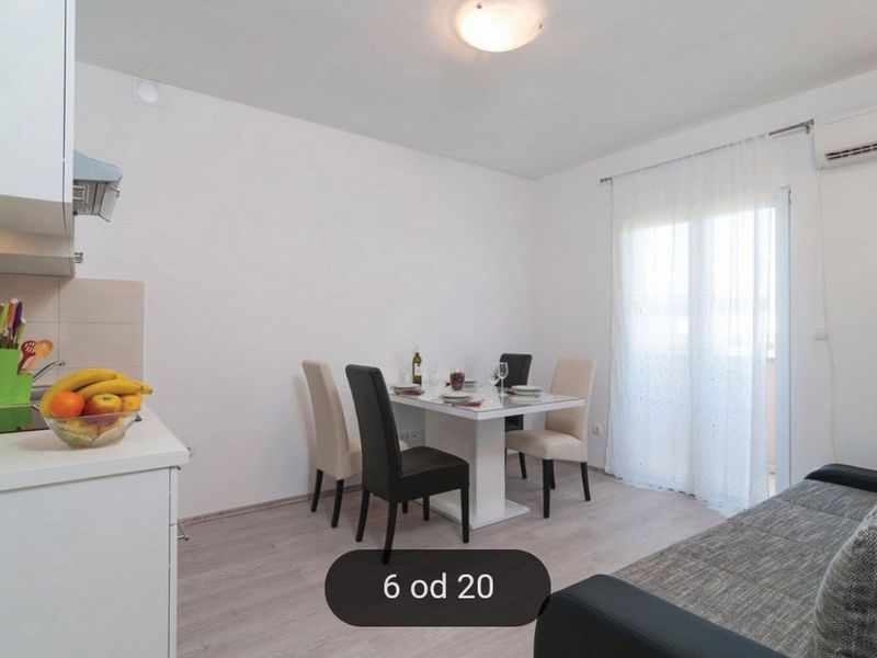 24058359-Ferienwohnung-6-Split-800x600-0