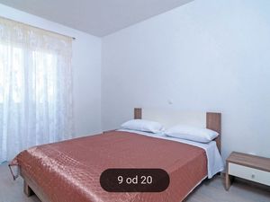 24058359-Ferienwohnung-6-Split-300x225-5