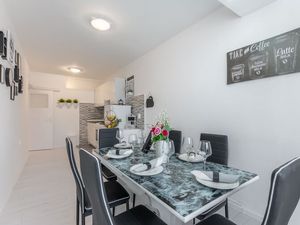 24058490-Ferienwohnung-6-Split-300x225-4