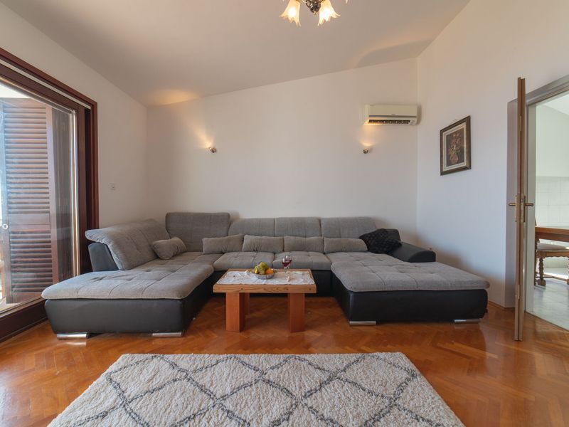 24058600-Ferienwohnung-6-Split-800x600-1