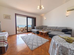 24058600-Ferienwohnung-6-Split-300x225-2