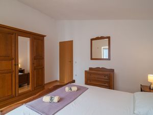 23960103-Ferienwohnung-4-Splitska-300x225-3