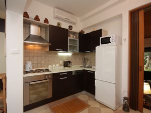 23927091-Ferienwohnung-6-Splitska-300x225-5