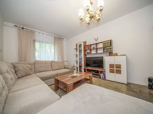 23927090-Ferienwohnung-5-Splitska-300x225-1