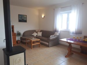 23927093-Ferienwohnung-8-Splitska-300x225-1