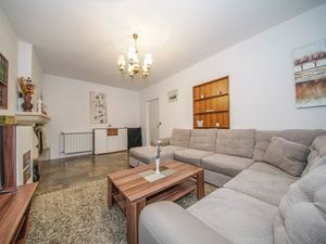 23927090-Ferienwohnung-5-Splitska-300x225-5