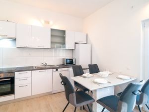 23960101-Ferienwohnung-4-Splitska-300x225-4