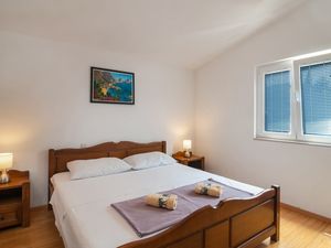 23960103-Ferienwohnung-4-Splitska-300x225-4