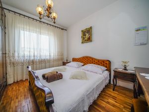 23927090-Ferienwohnung-5-Splitska-300x225-2